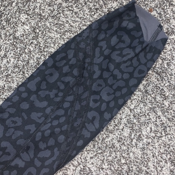 black cheetah print leggings - Picture 3 of 4